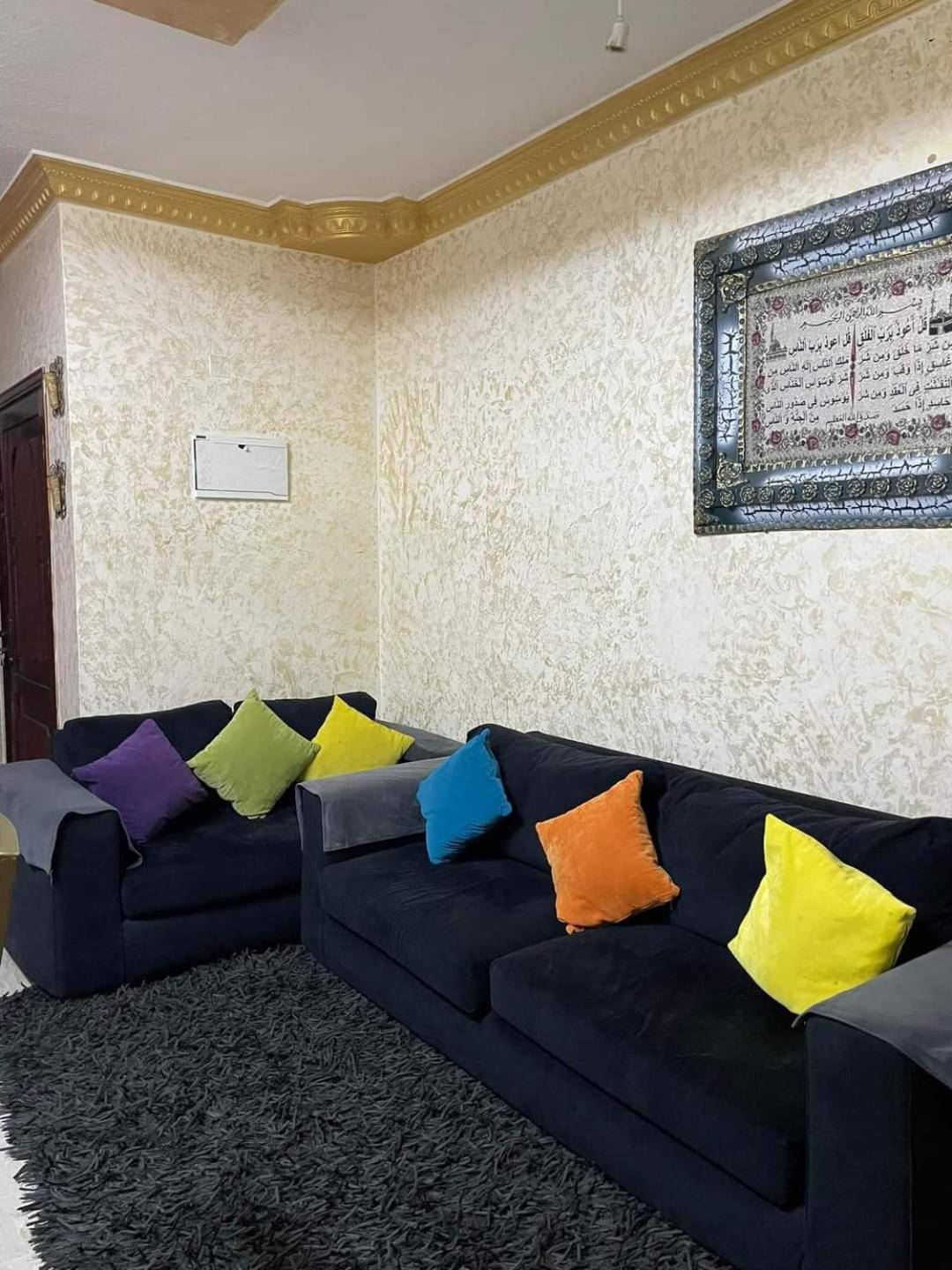 Famous House Apartment Ирбид Екстериор снимка