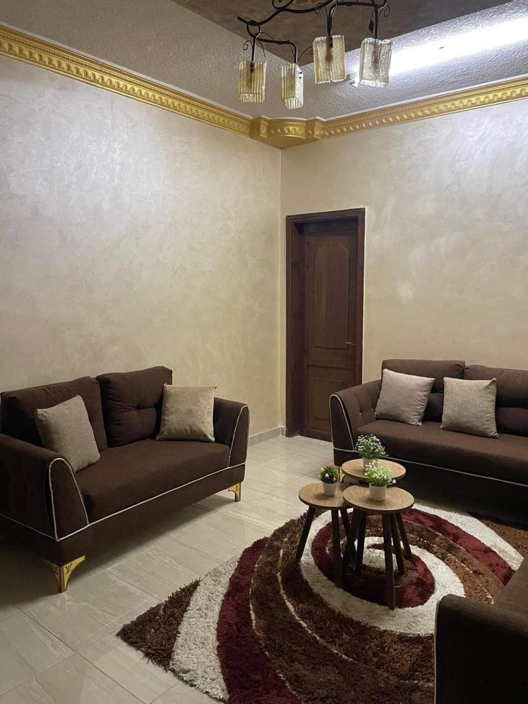 Famous House Apartment Ирбид Екстериор снимка