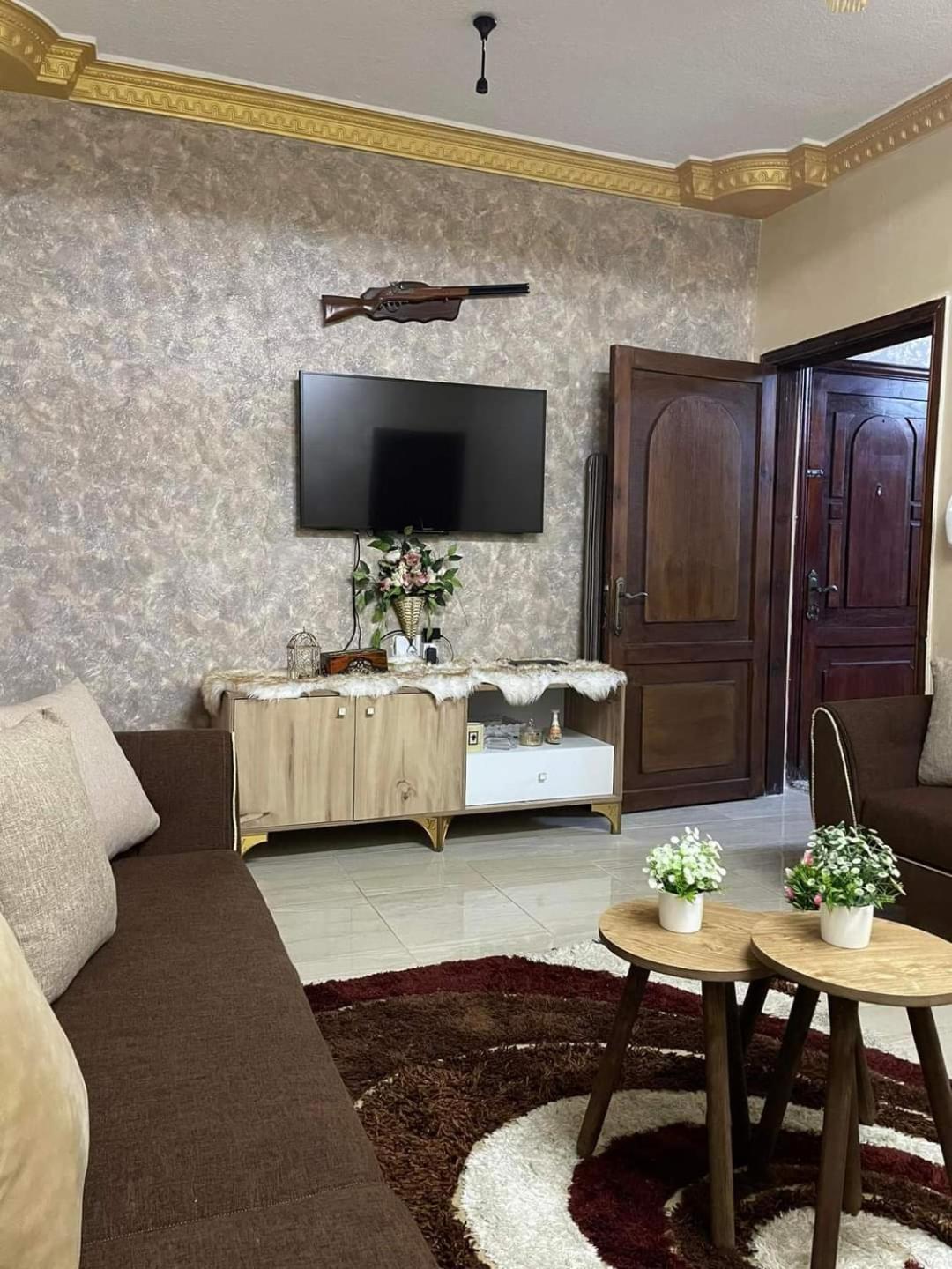 Famous House Apartment Ирбид Екстериор снимка