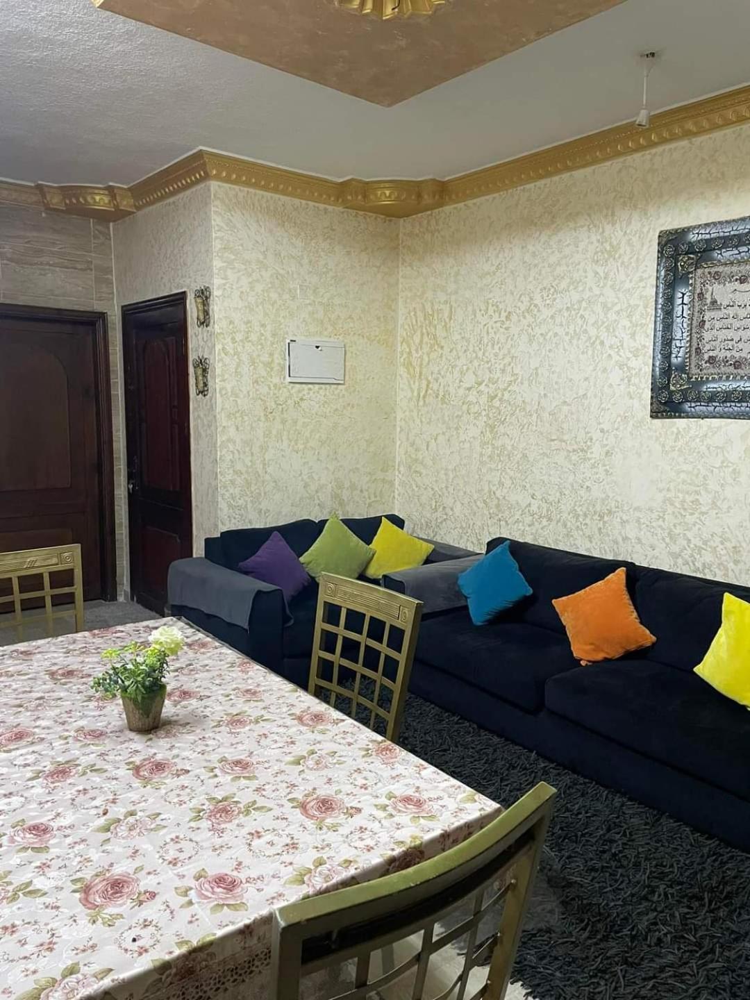 Famous House Apartment Ирбид Екстериор снимка