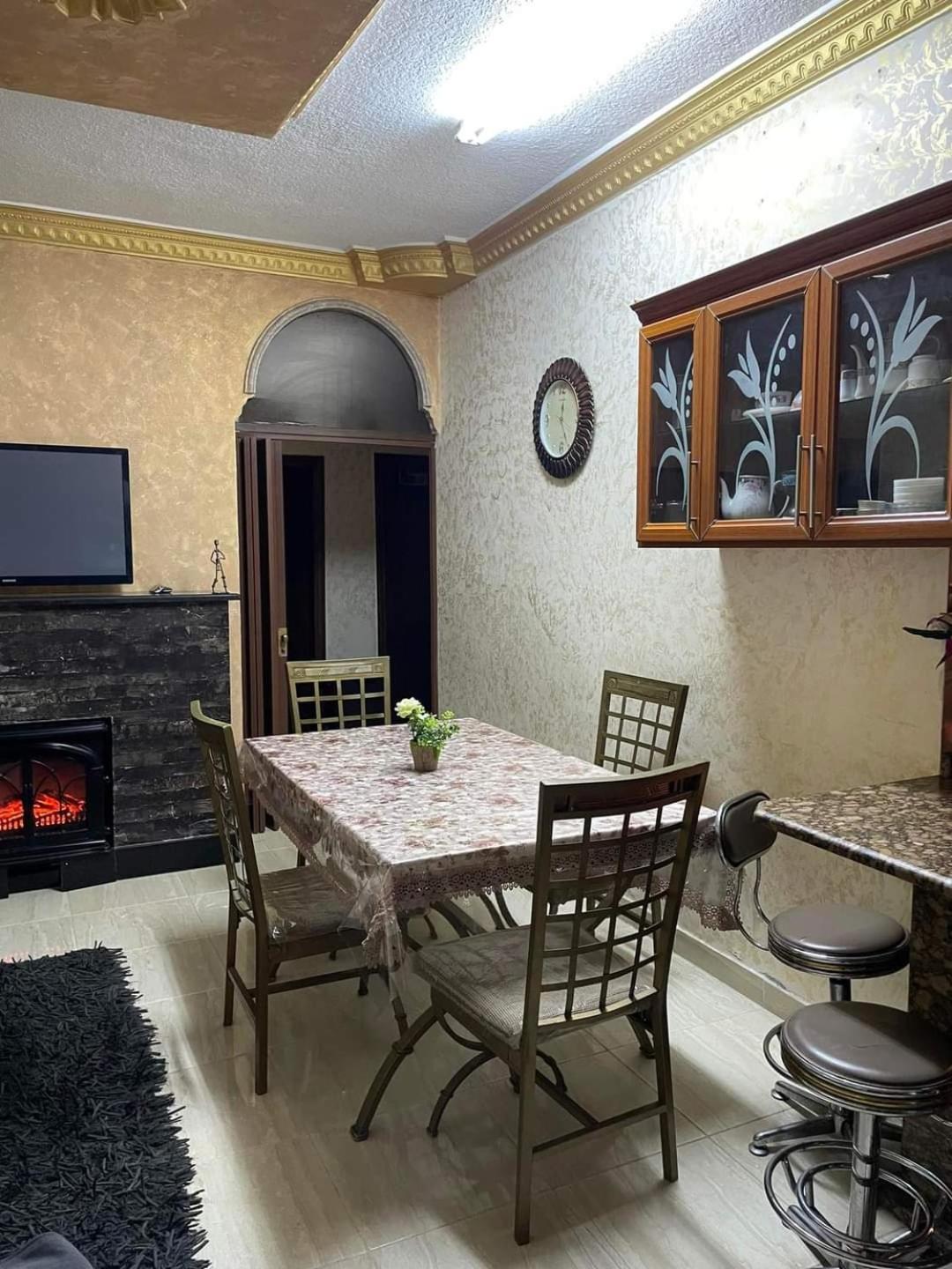 Famous House Apartment Ирбид Екстериор снимка