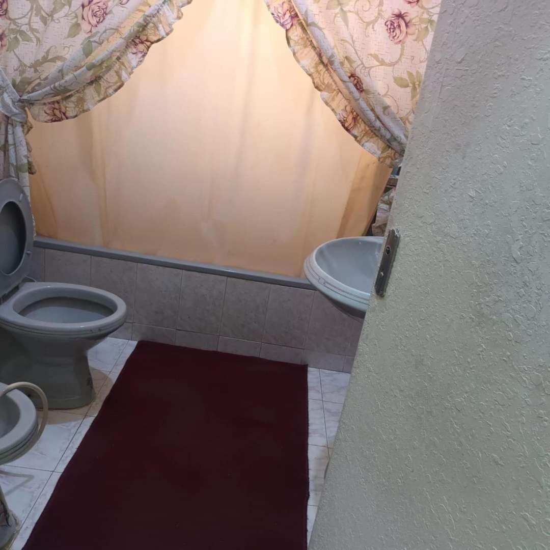 Famous House Apartment Ирбид Екстериор снимка